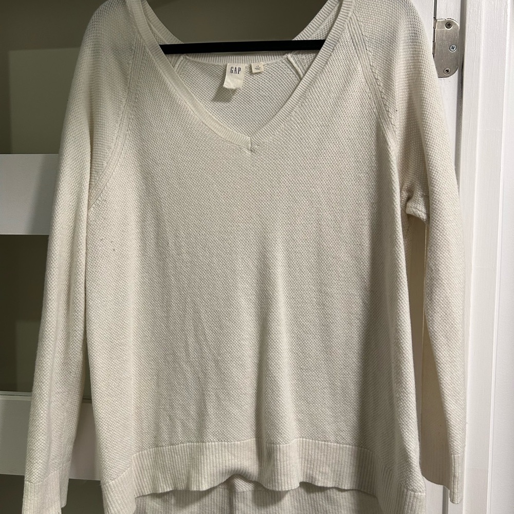 GAP White Knit V-Neck Top